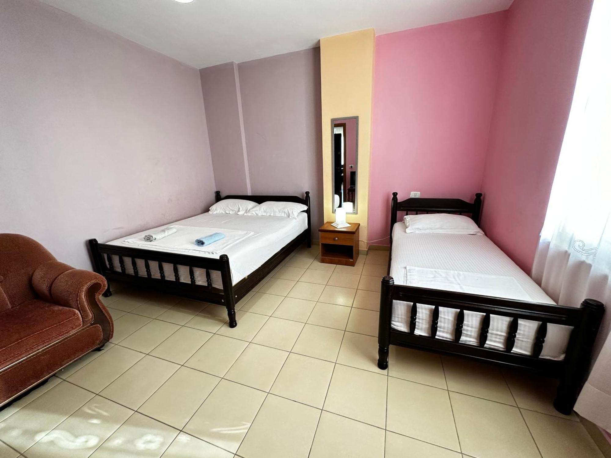 Romance Holiday Garden Inn Durrës Eksteriør billede