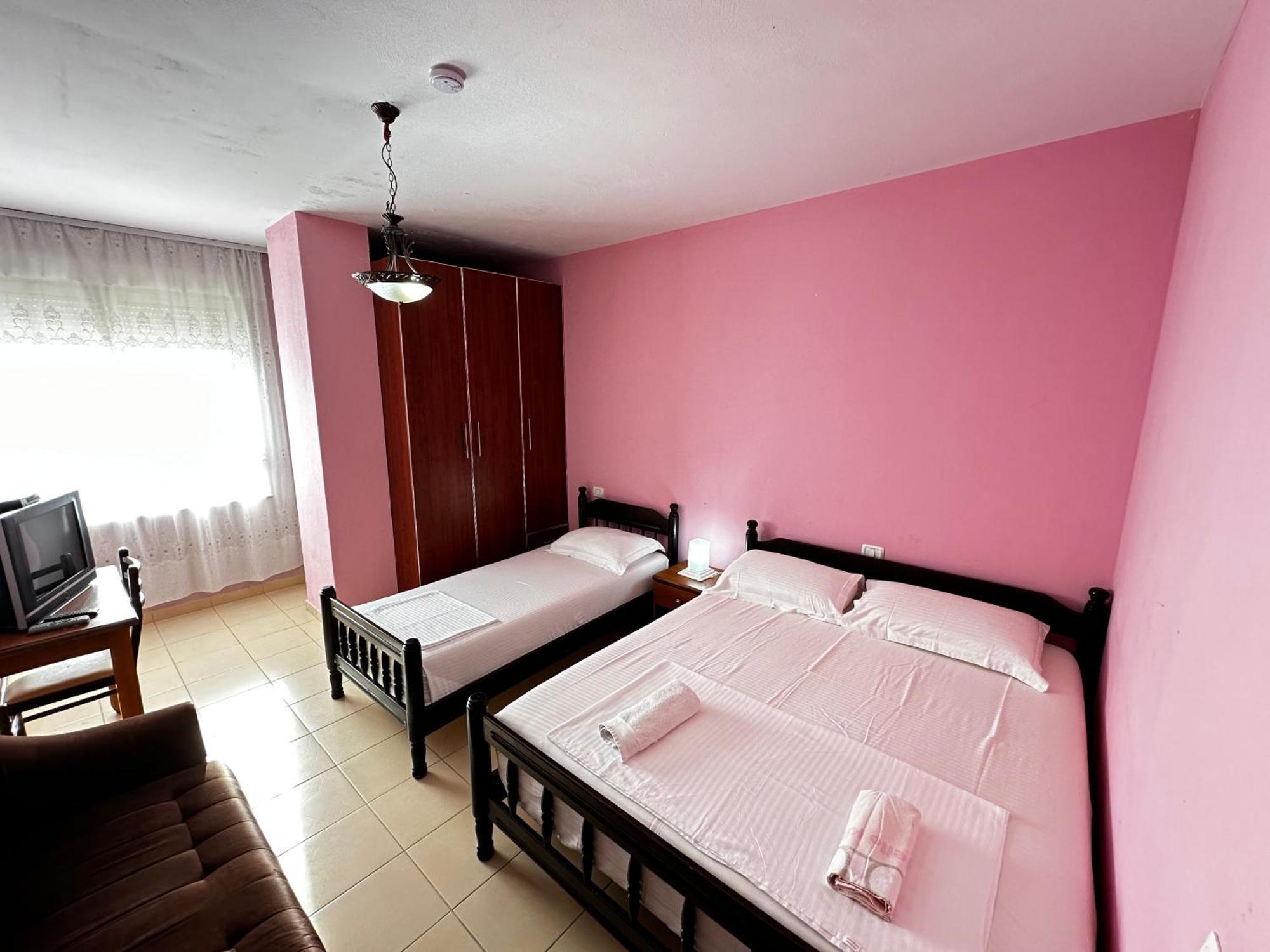 Romance Holiday Garden Inn Durrës Eksteriør billede