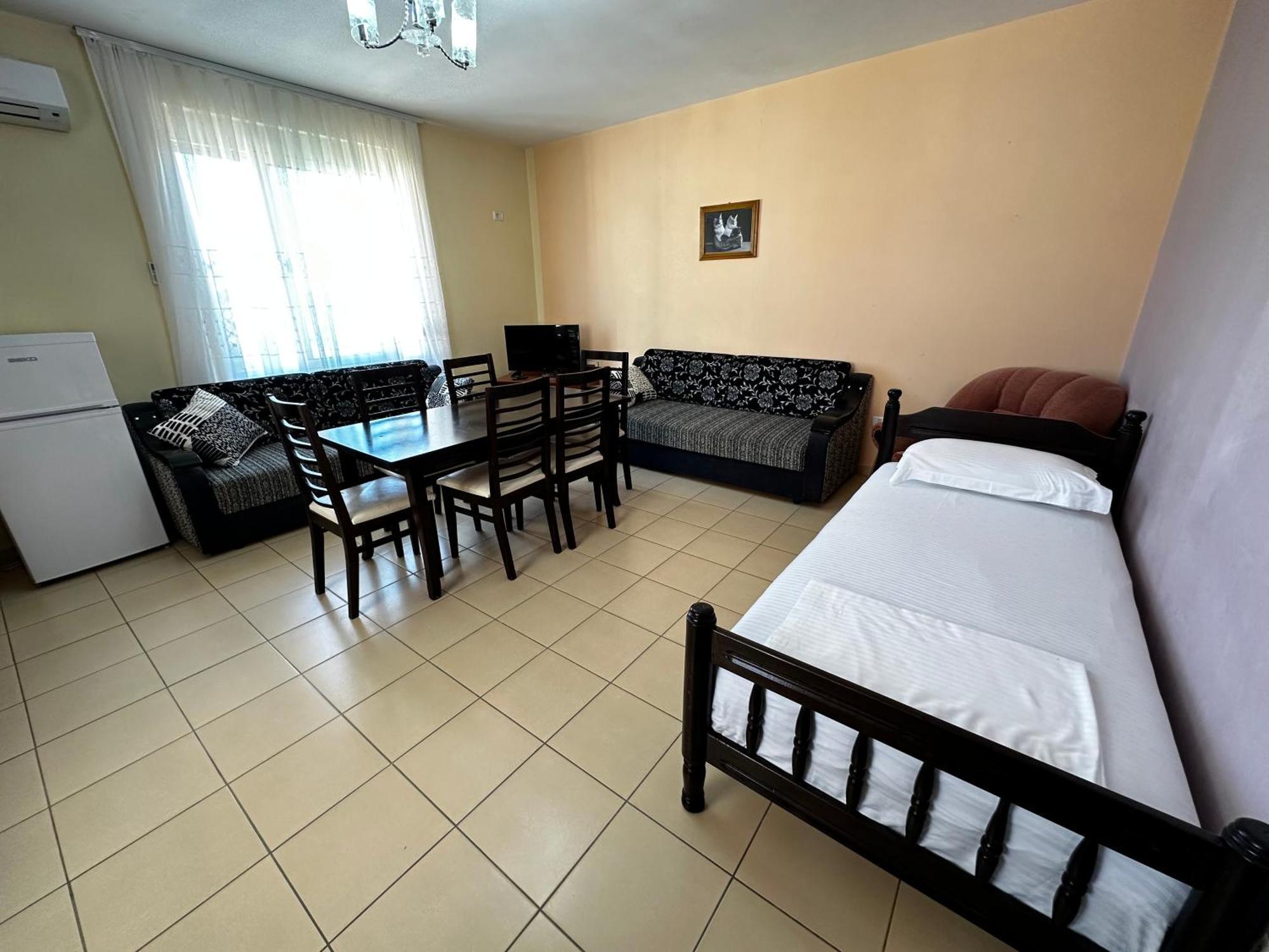 Romance Holiday Garden Inn Durrës Eksteriør billede