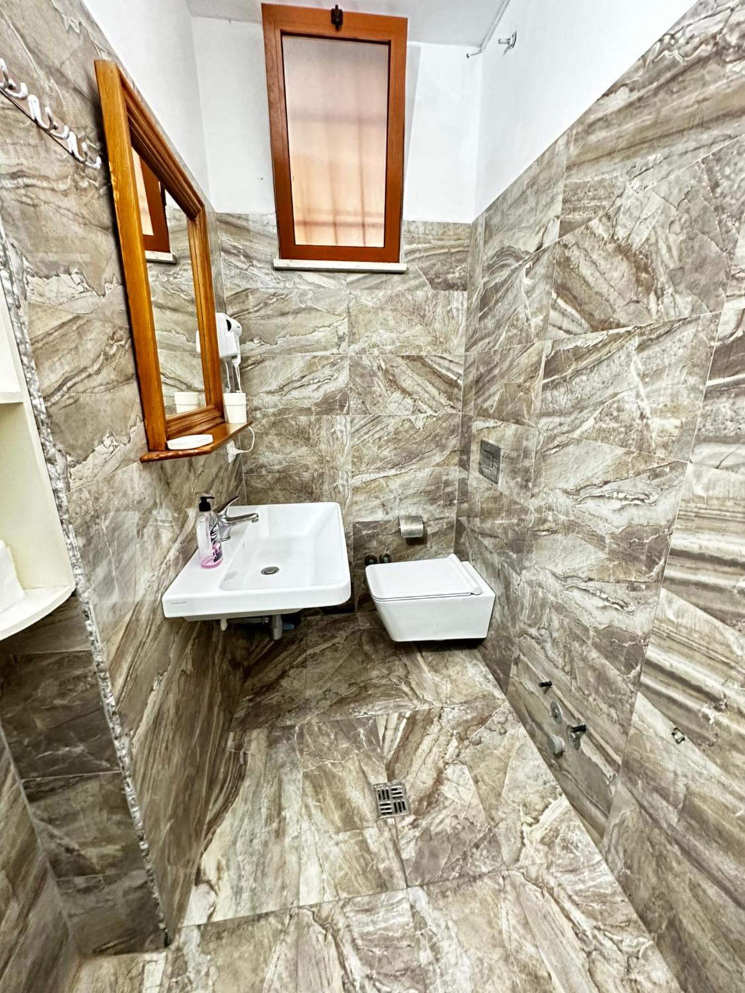Romance Holiday Garden Inn Durrës Eksteriør billede