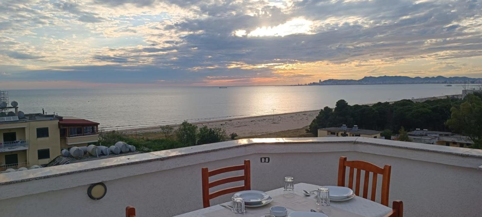 Romance Holiday Garden Inn Durrës Eksteriør billede