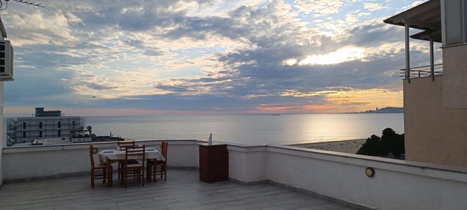 Romance Holiday Garden Inn Durrës Eksteriør billede