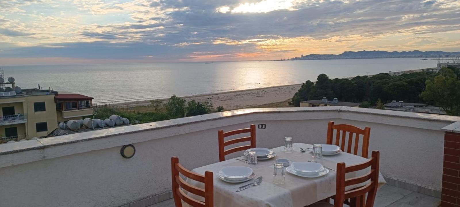 Romance Holiday Garden Inn Durrës Eksteriør billede